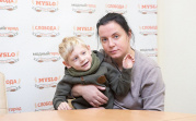«Шанс на нормальную жизнь для Кирилла»: семья Злобиных собирает на авиаперелет и реабилитацию за границей